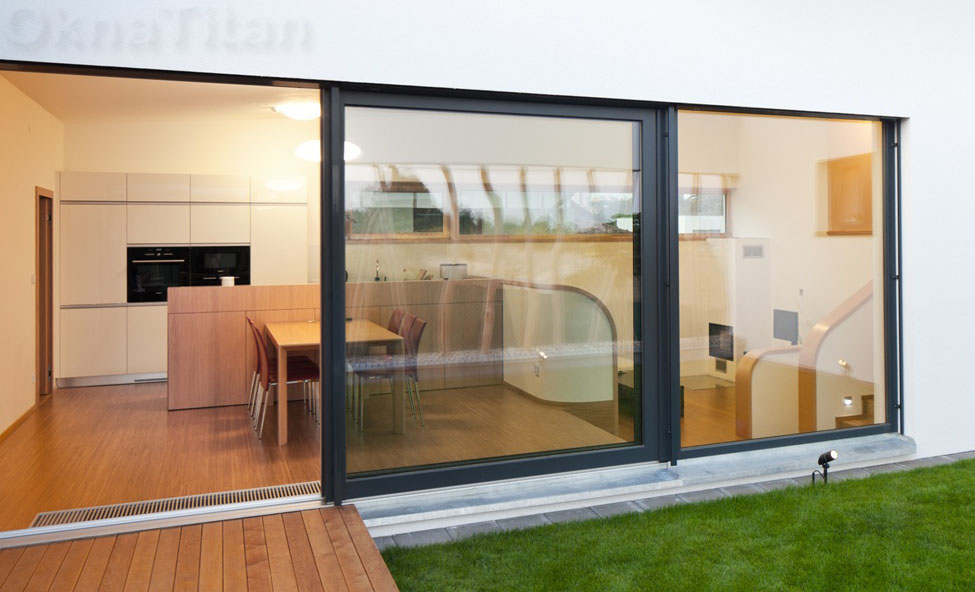 Раздвижные окна на основе пластиковых каркасов – современность и эргономичность Вашего дома