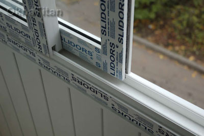 Система пластиковых профиляей "Слайдорс" предназначена для холодного остекления балконов и лоджий.