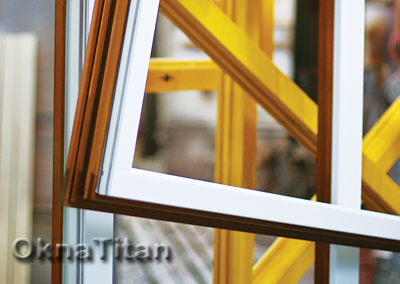 Для окраски деревянных окон используются высококачественные водорастворимые материалы Sikkens компании Akzo Nobel. Лакокрасочные материалы на водной основе имеют долговременную стойкость покрытия, высокую устойчивость к атмосферным воздействиям, и в отличии от других материалов водные системы имеют высокую эластичность